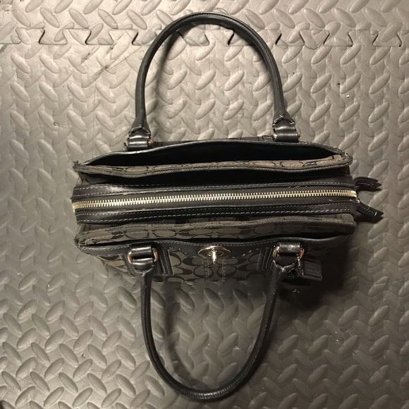 Classic Coach bag!! - Picture 4 of 7